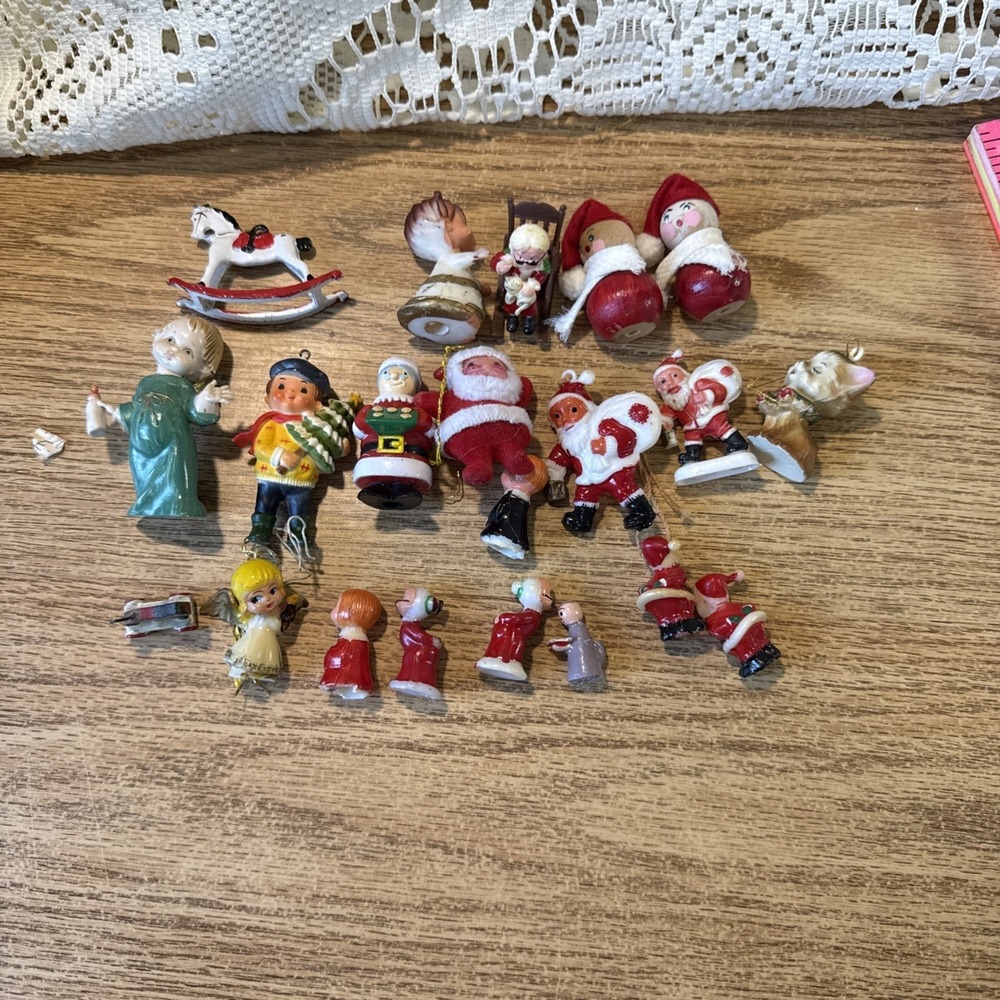 Loy Of 21 Vintage Christmas Ornaments And Figurines